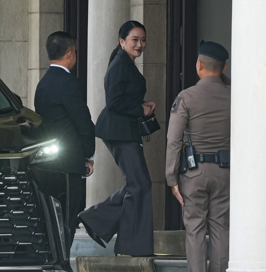 Paetongtarn Awaits Court Verdict at Government House
