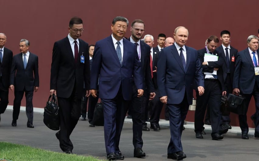 Xi Hosts ‘Old Friend’ Putin, Kim Before Parade