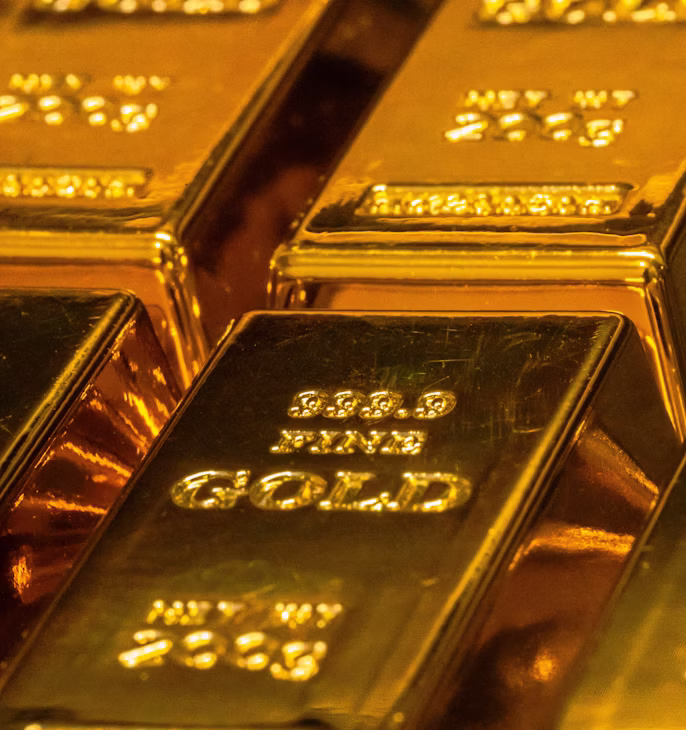 Gold Shines Brighter as Dollar Slips and Fed Cut Bets Grow