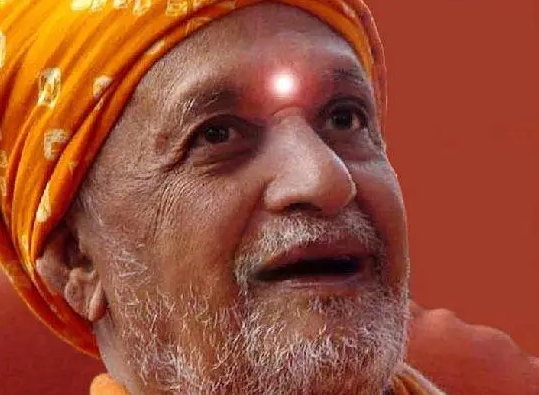 “Swami Satyananda gave yoga a new life, a new birth. He revived yoga – otherwise it
would have been lost. Therefore, Swamiji Satyananda is the Patanjali of today.”
– Swami Niranjanananda Saraswati, Paramacharya, Bihar School of Yoga 
