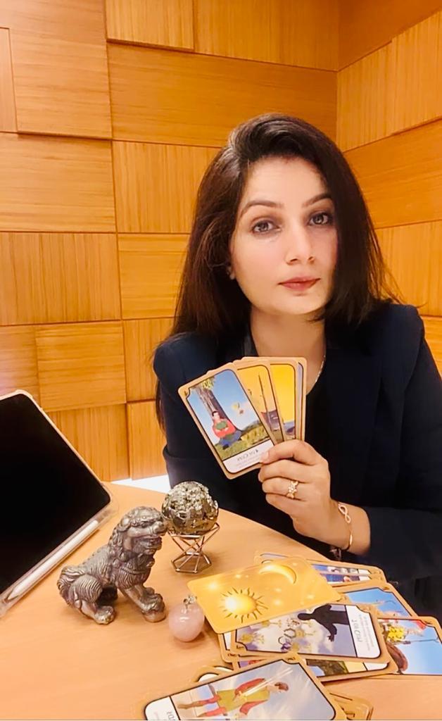 Pooja Saxena Tarot Card Reader